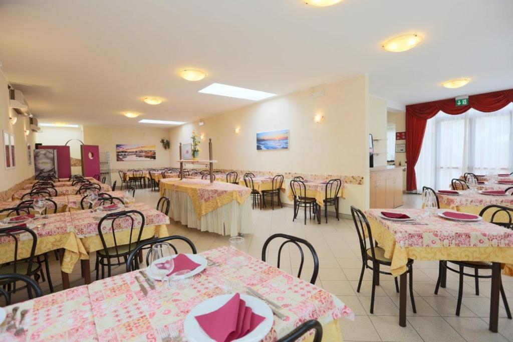 Hotel Turismo Rimini Esterno foto
